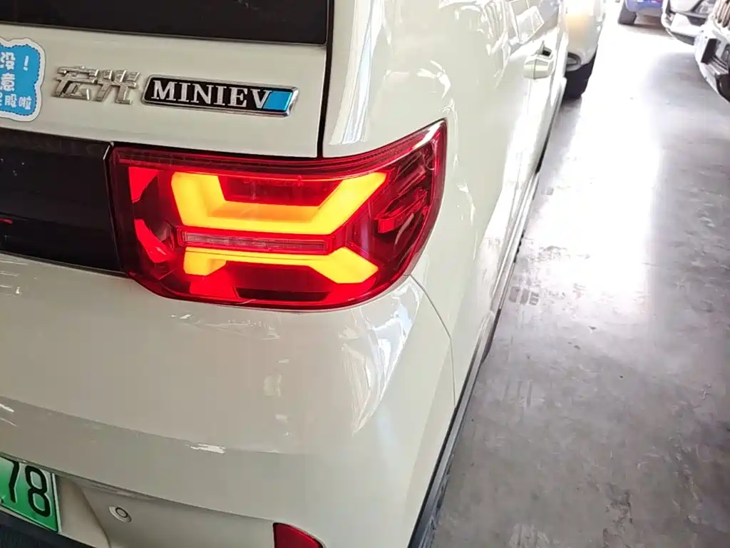 Wuling MINIEV — миниатюра 8