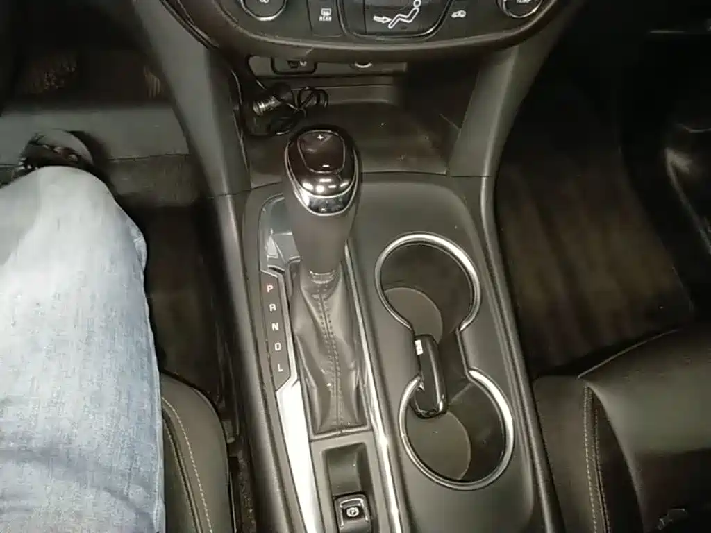 Chevrolet Equinox — миниатюра 14
