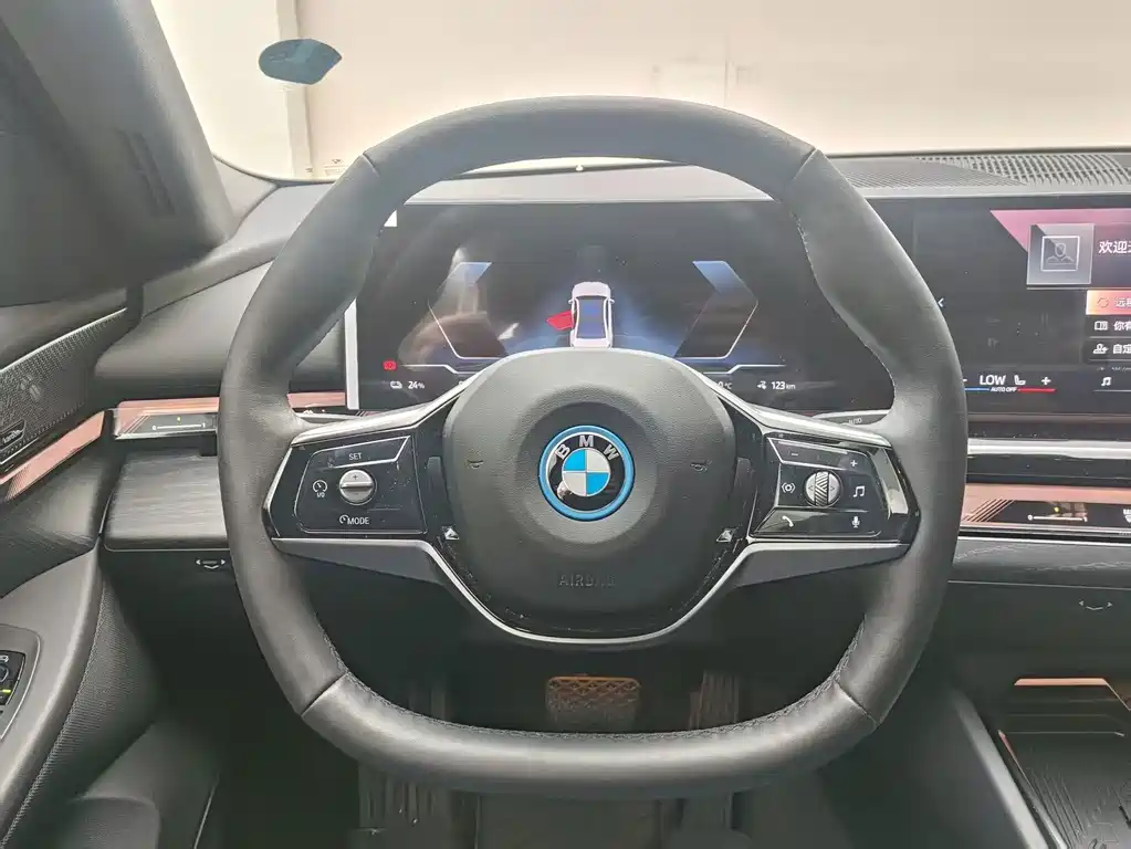 BMW i5 — миниатюра 13