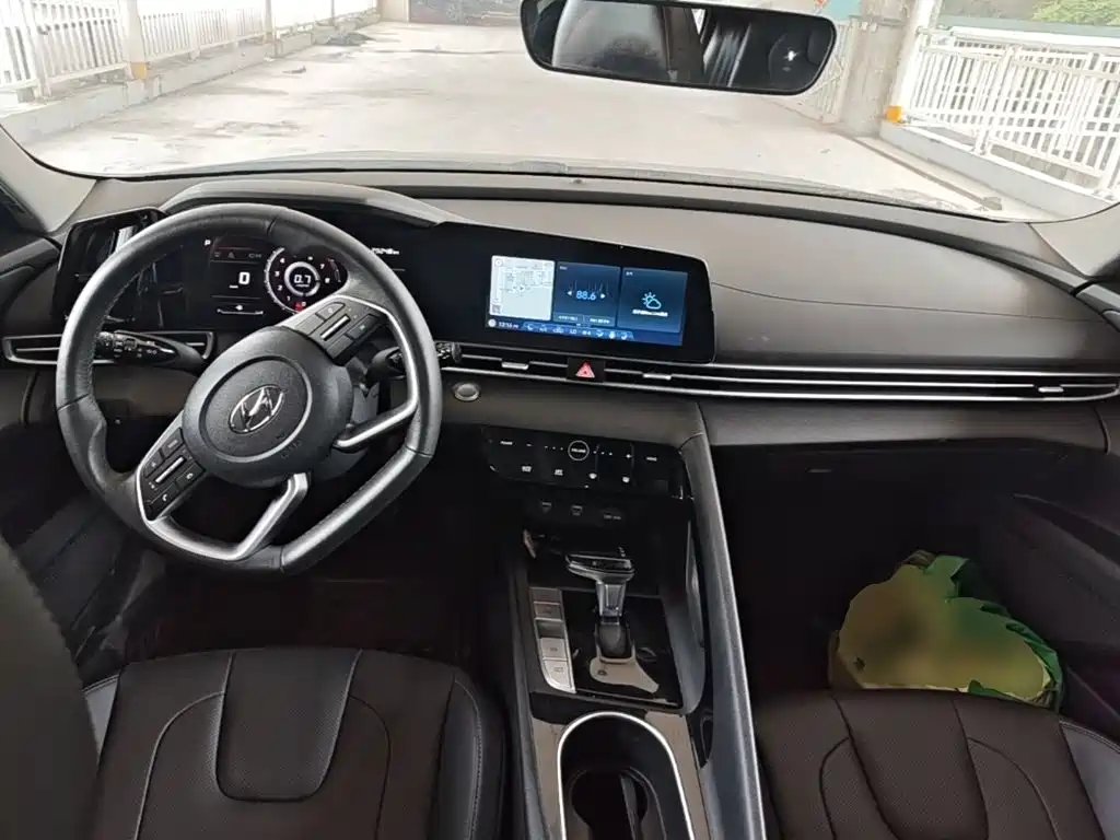 Hyundai Elantra — миниатюра 10