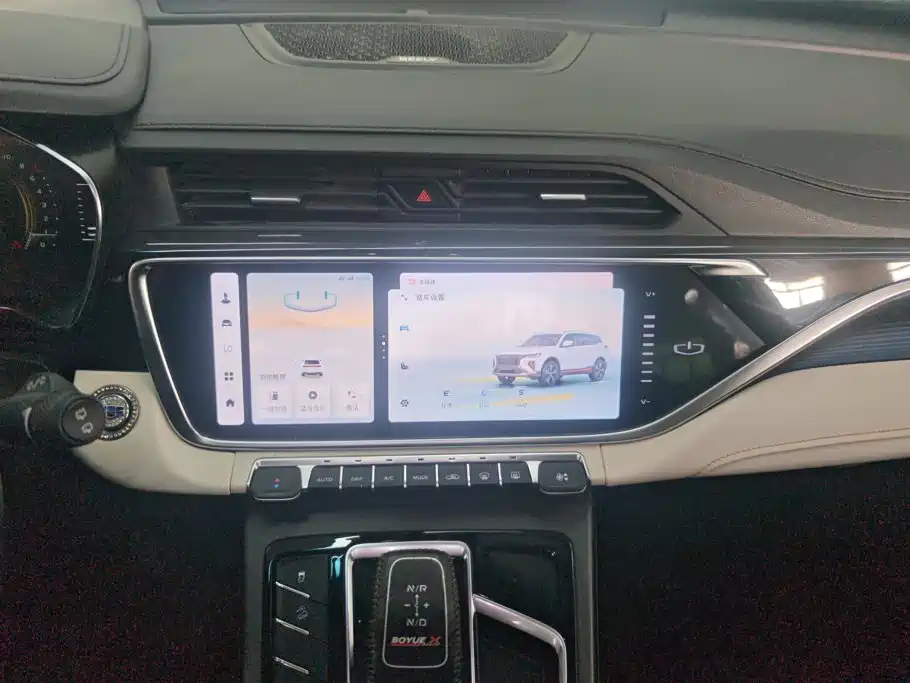 Geely Atlas 2022 — фото 13