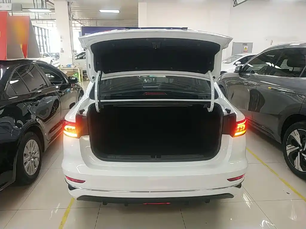 Geely Emgrand — миниатюра 19