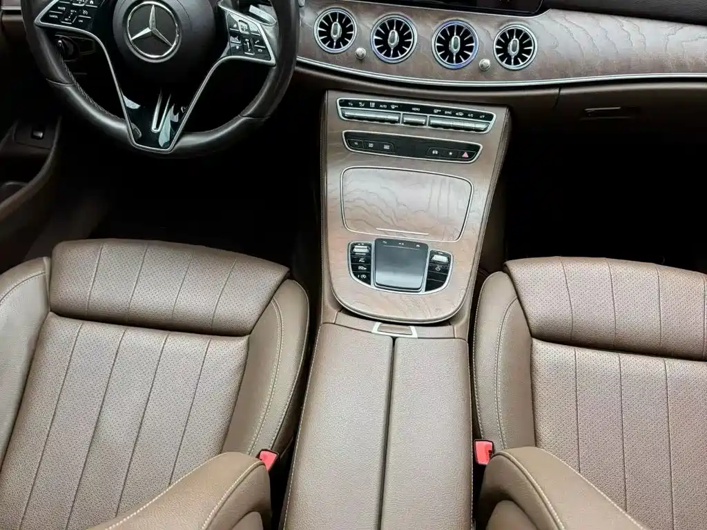 Mercedes-Benz E-Class — миниатюра 7