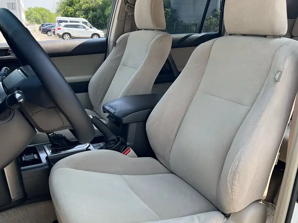 Toyota Land Cruiser Prado 2010 2.7L AT Standard