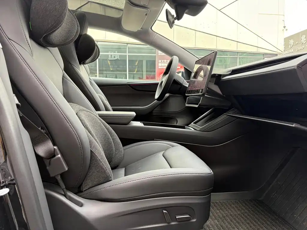 Tesla Model Y — миниатюра 4
