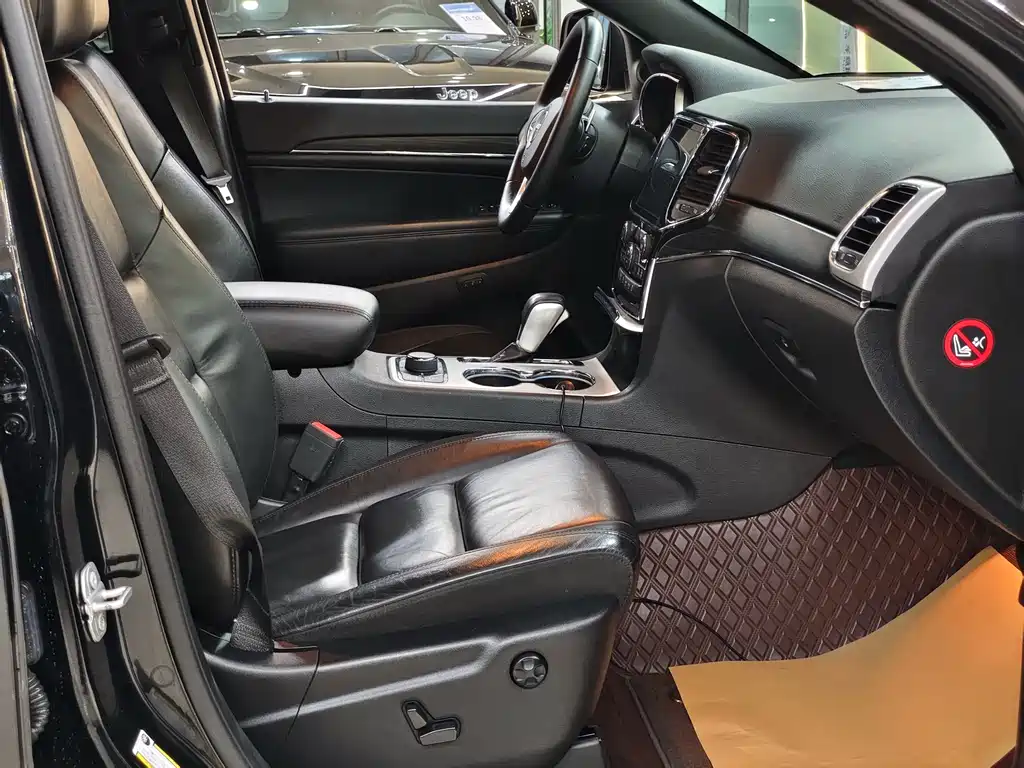 Jeep Grand Cherokee (Import) — миниатюра 10