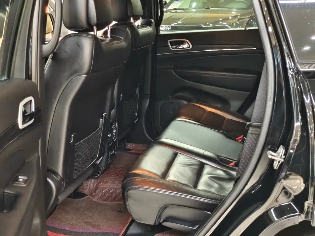 Jeep Grand Cherokee (Import) — миниатюра 13