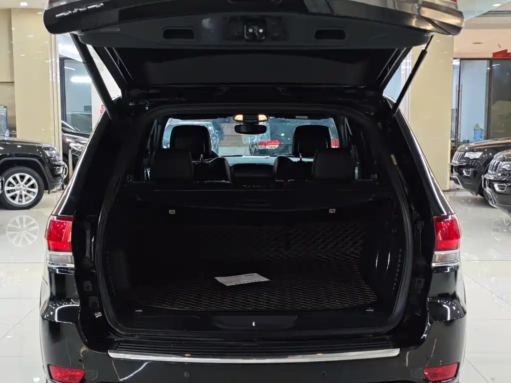 Jeep Grand Cherokee (Import) — миниатюра 19