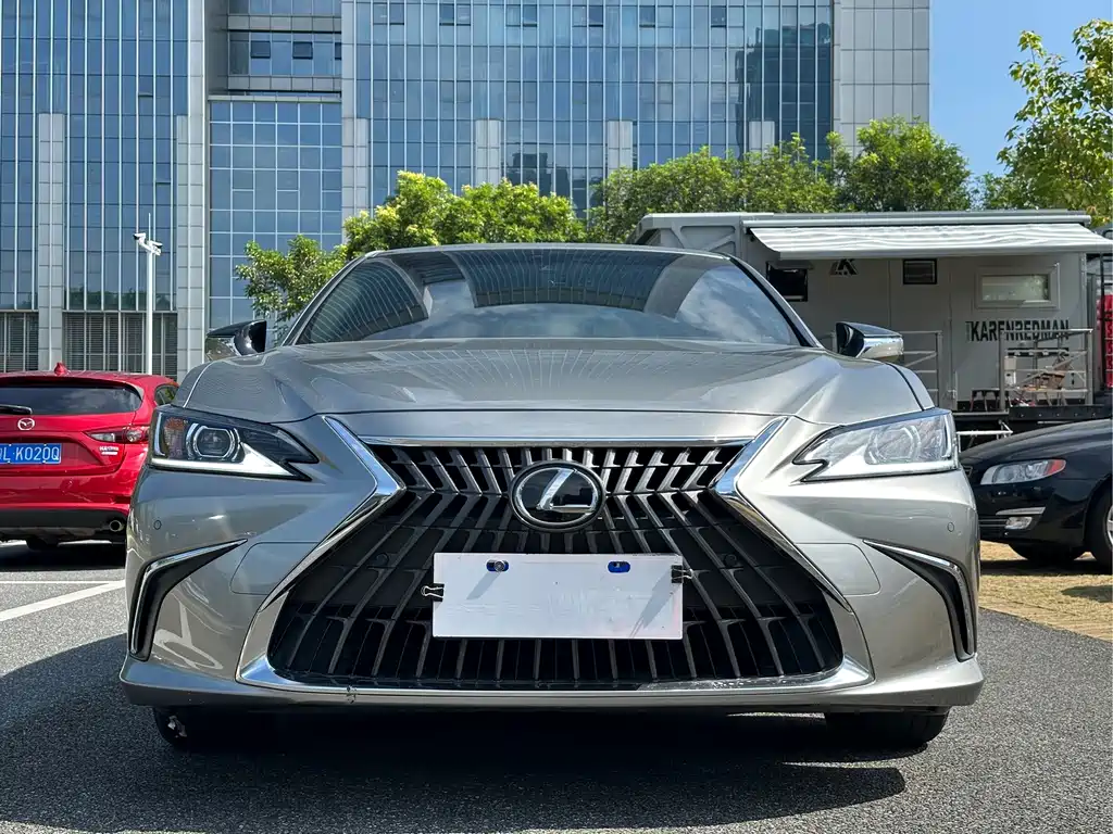 Lexus ES 2023 — фото 2