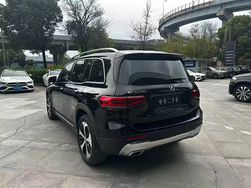 MERCEDES-BENZ GLB