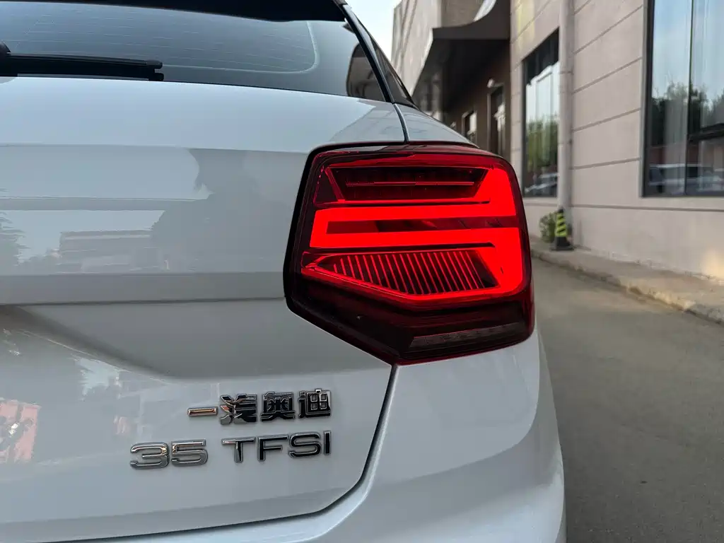 Audi Q2L 2022 35 TFSI Luxury