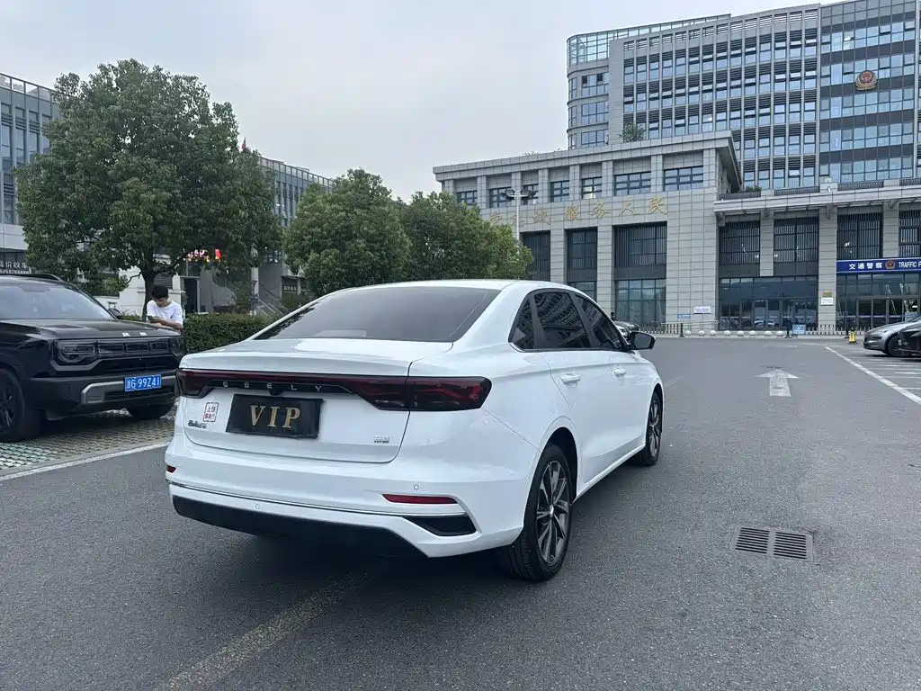 Geely Emgrand — миниатюра 9
