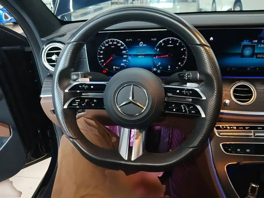 Mercedes-Benz E-Class — миниатюра 11