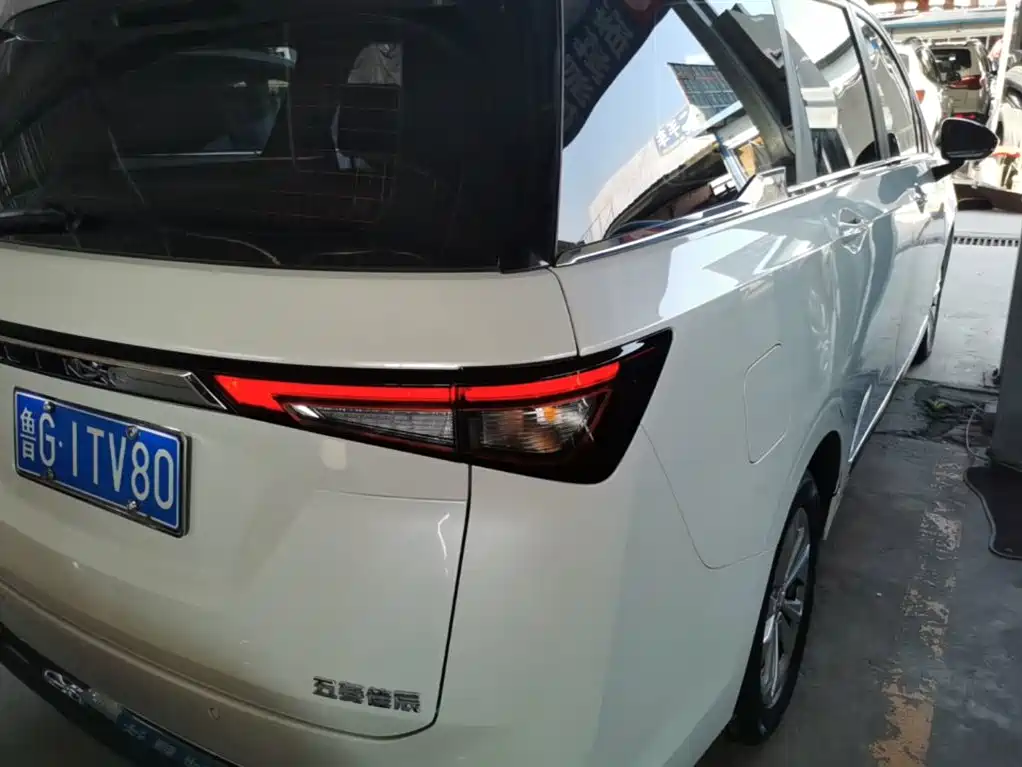 Wuling Jiachen — миниатюра 8