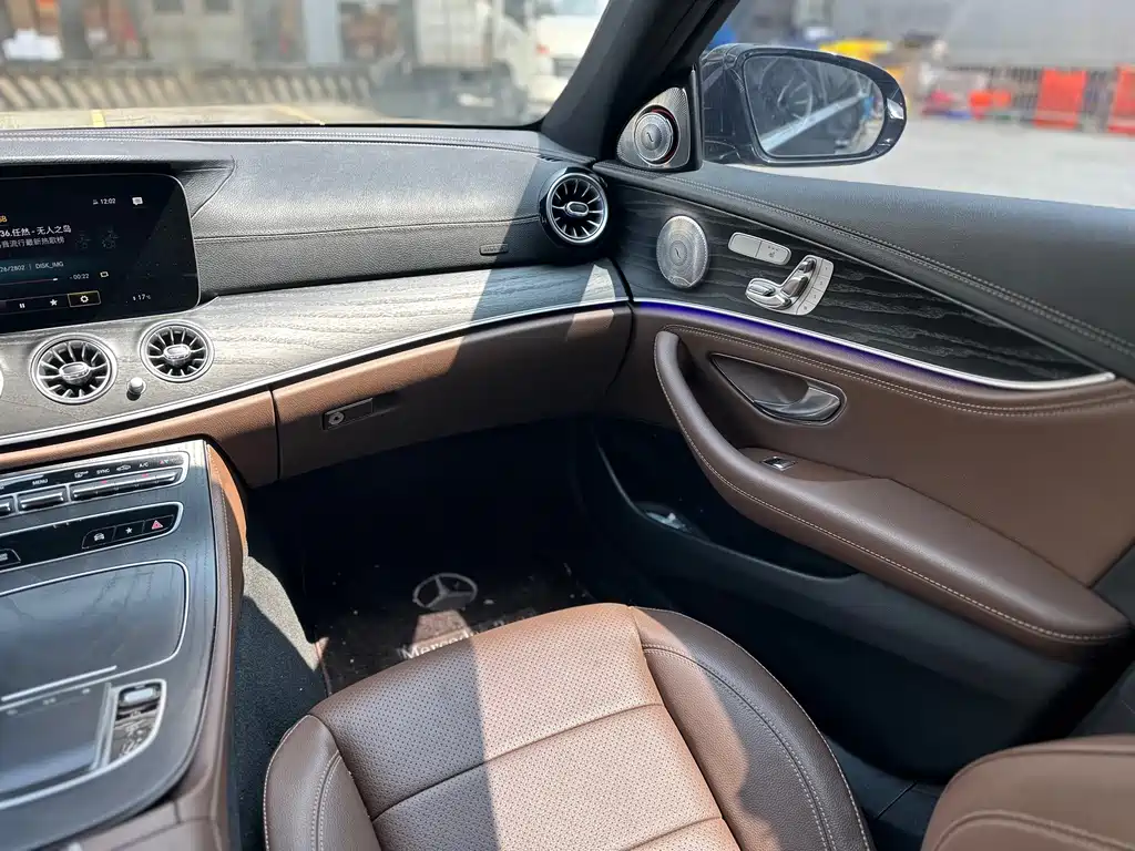 Mercedes-Benz E-Class — миниатюра 16