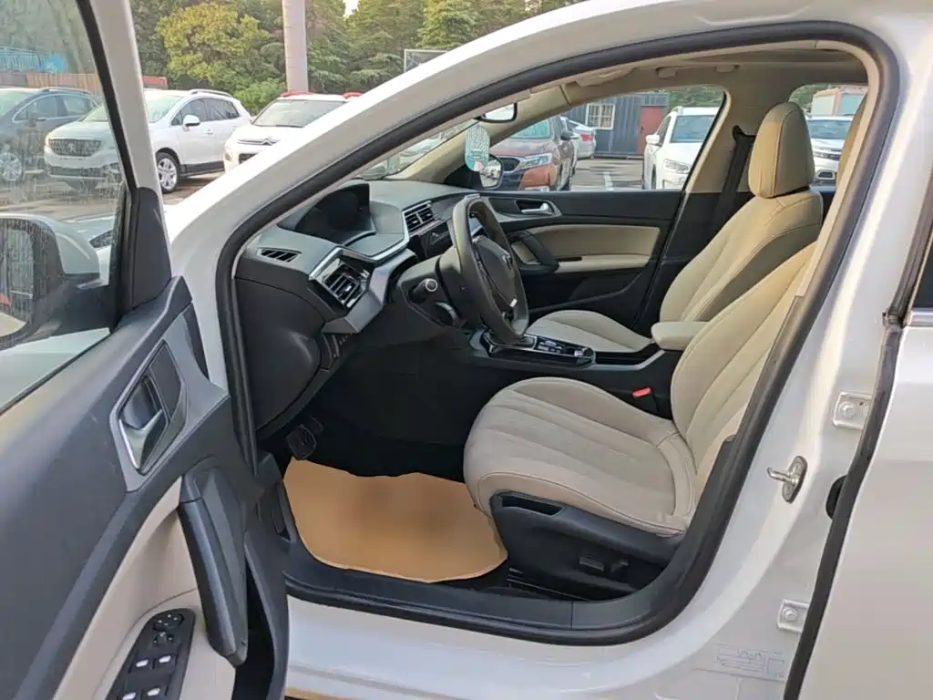 Peugeot 408 2022 — фото 15