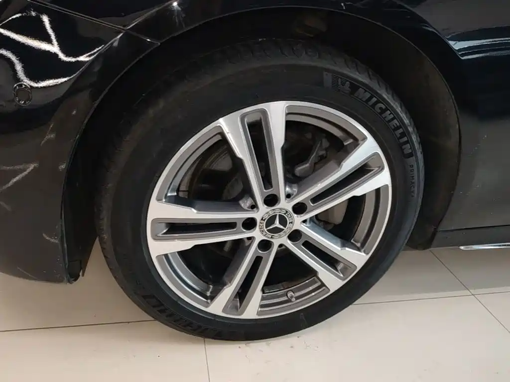 Mercedes-Benz E-Class — миниатюра 23