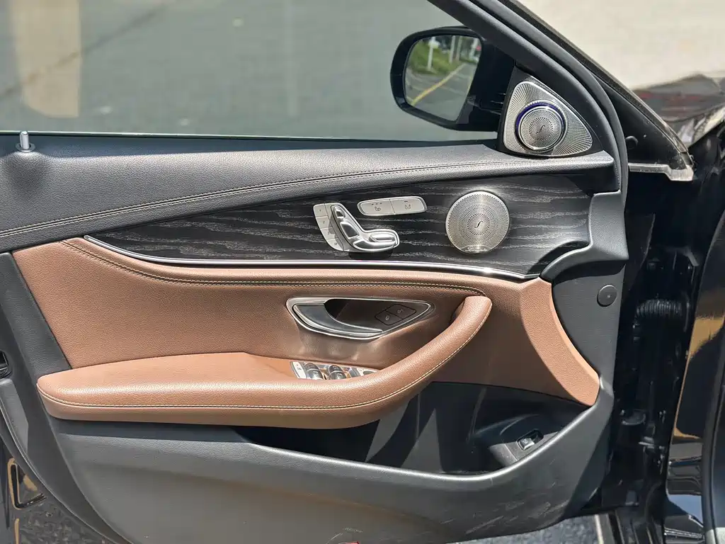 Mercedes-Benz E-Class — миниатюра 5