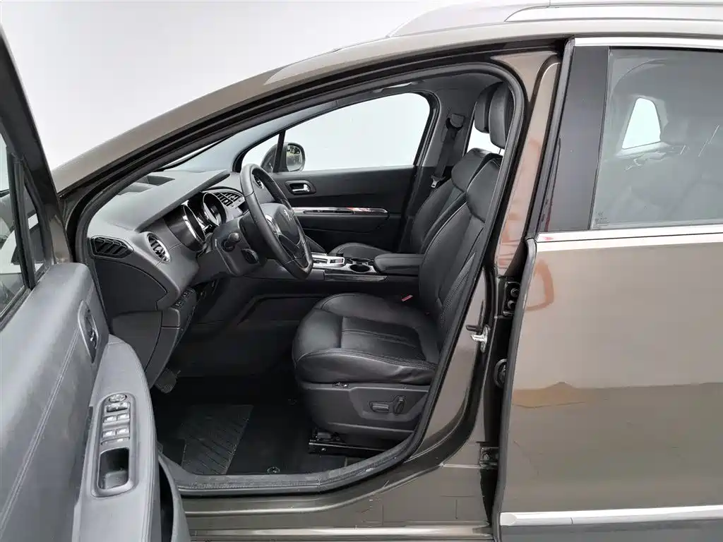 Peugeot 3008 2013 2.0L AT