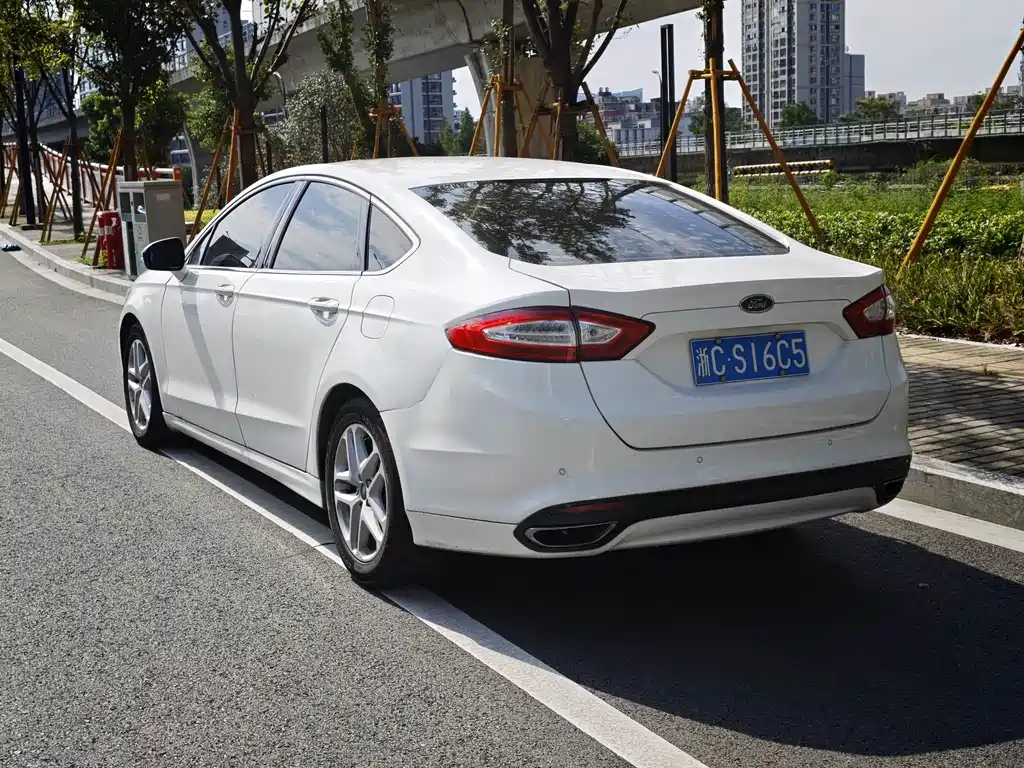 Ford Mondeo — миниатюра 7