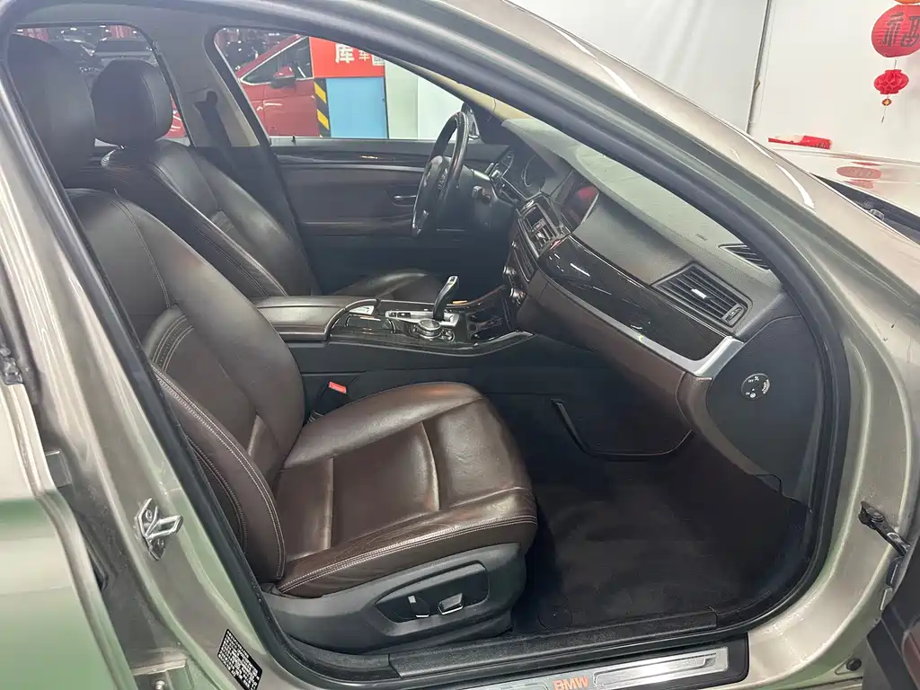 BMW 5 Series — миниатюра 20