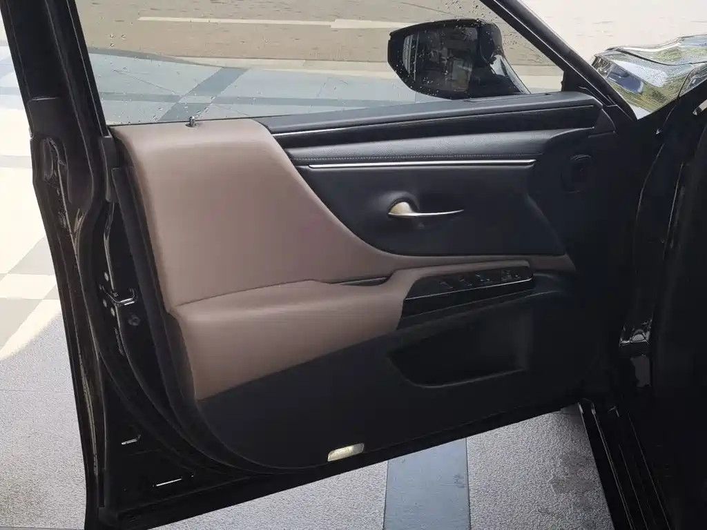 Lexus ES — миниатюра 8
