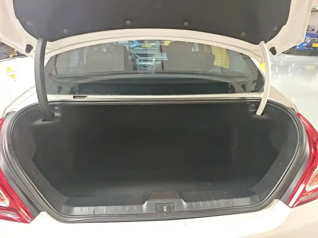 Peugeot 308 — миниатюра 19