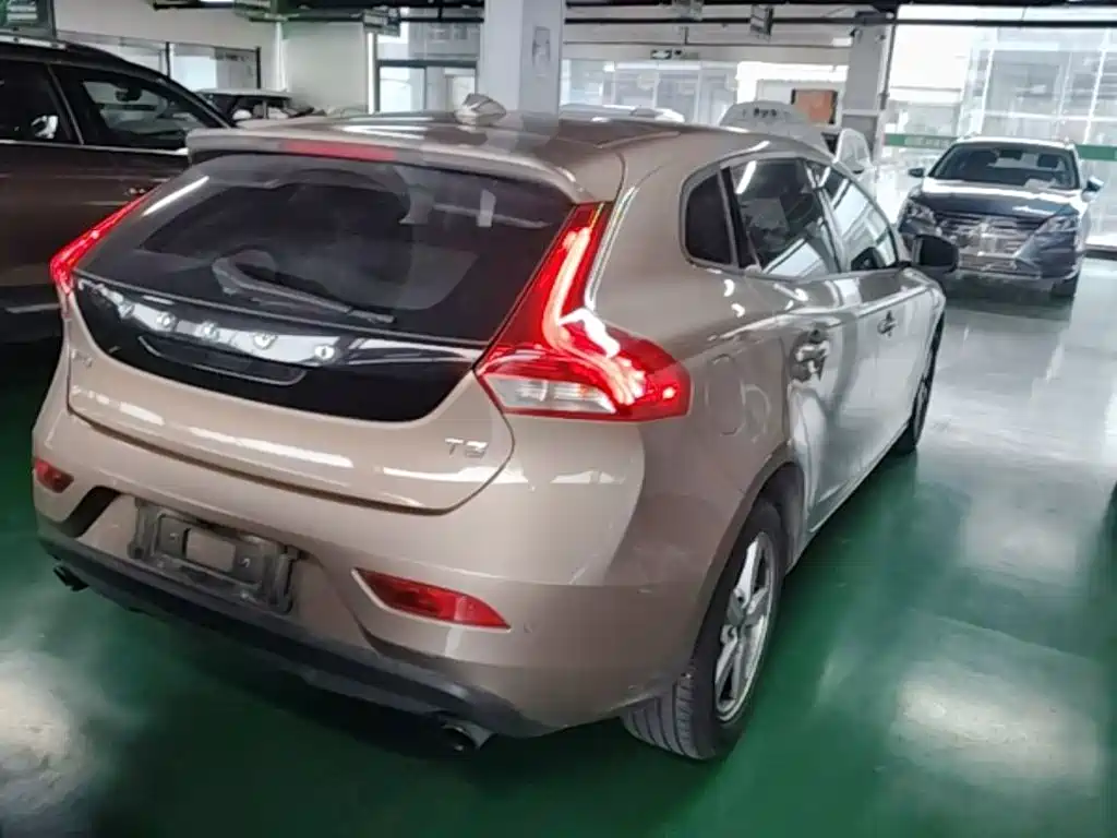 Volvo V40 — миниатюра 7