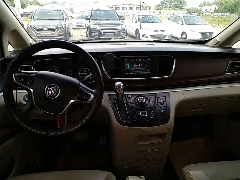 Buick GL8 — миниатюра 10