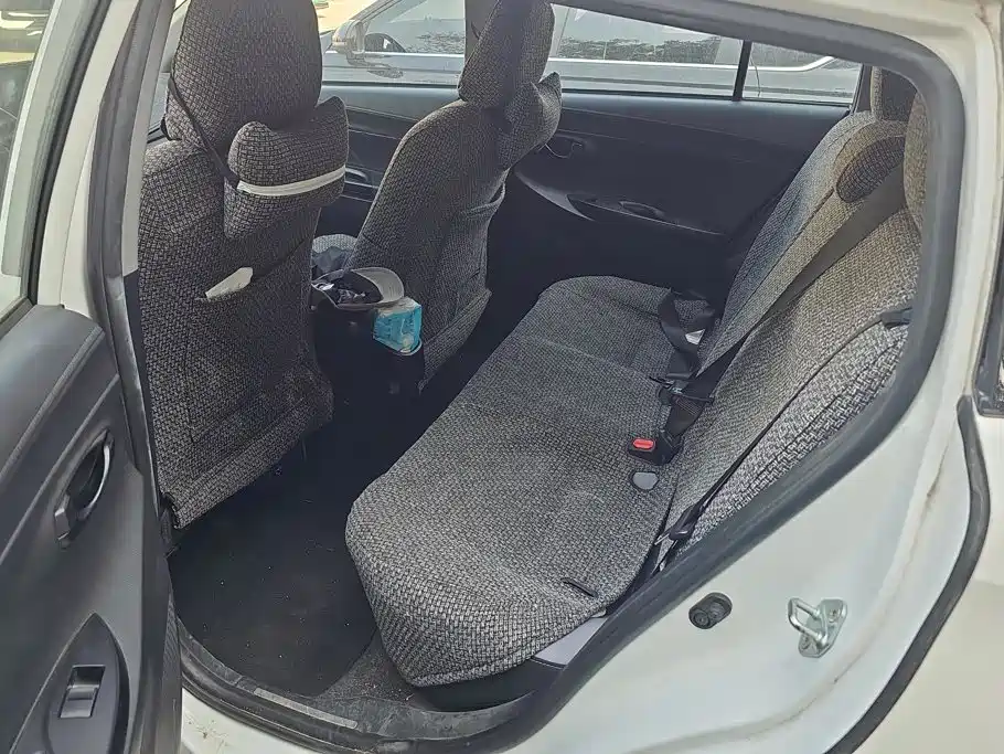 Toyota Yaris L — миниатюра 10