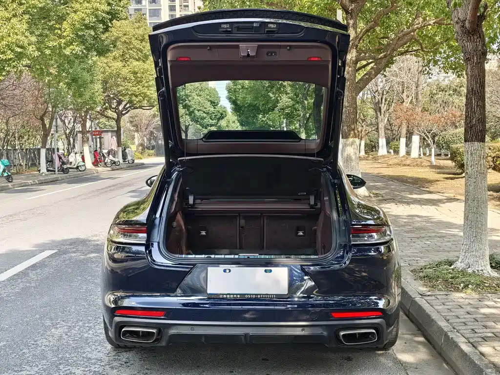 PORSCHE PANAMERA