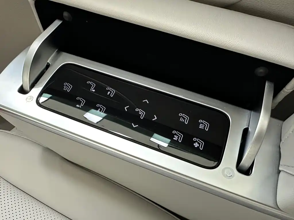 Roewe iMAX8 New Energy — миниатюра 21