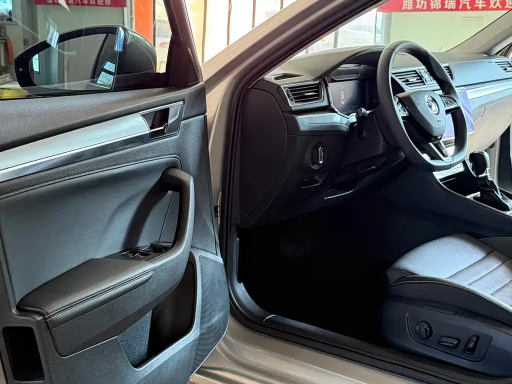 Skoda Superb — миниатюра 14
