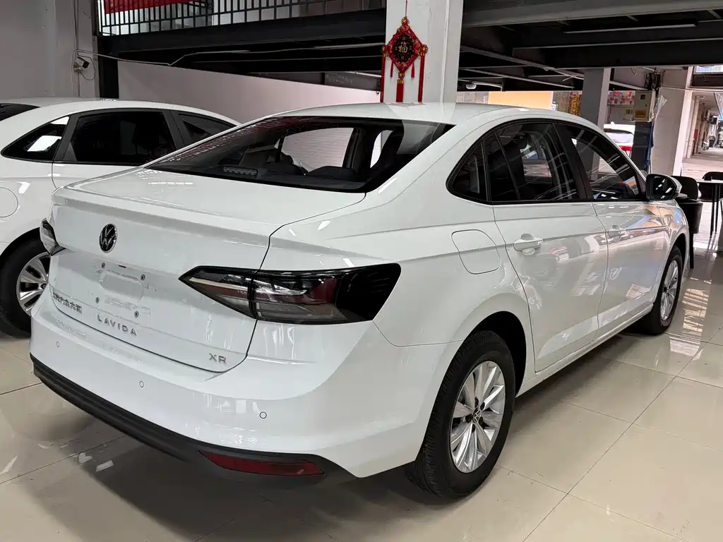 Volkswagen Lavida — миниатюра 4