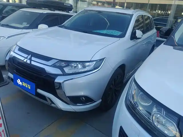MITSUBISHI OUTLANDER 2023