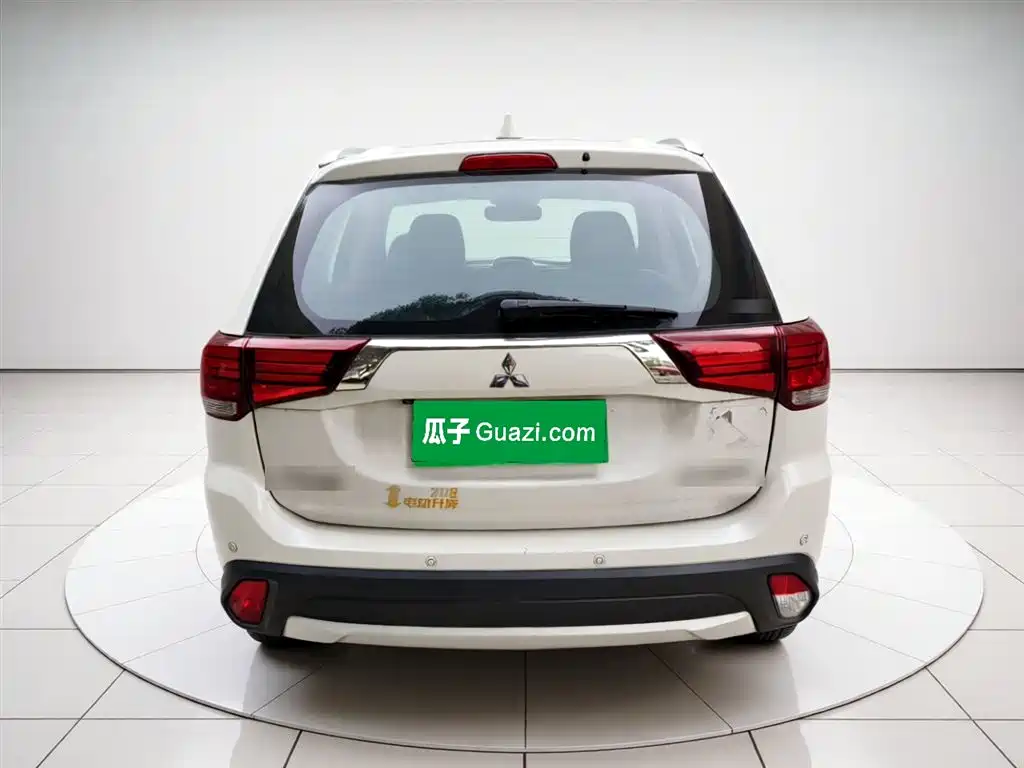 Mitsubishi Outlander 2018 2.4L Elite 5 мест