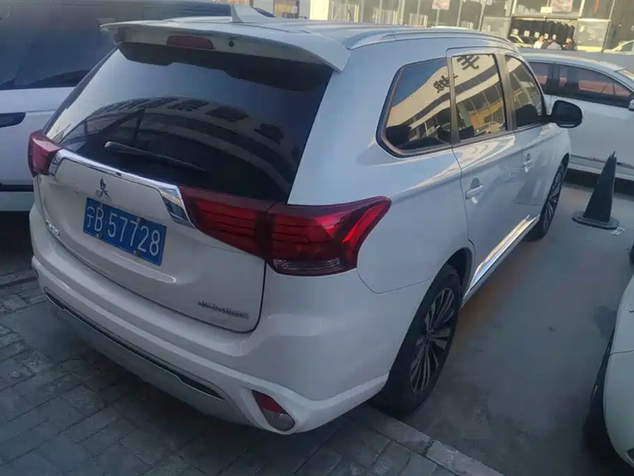 MITSUBISHI OUTLANDER