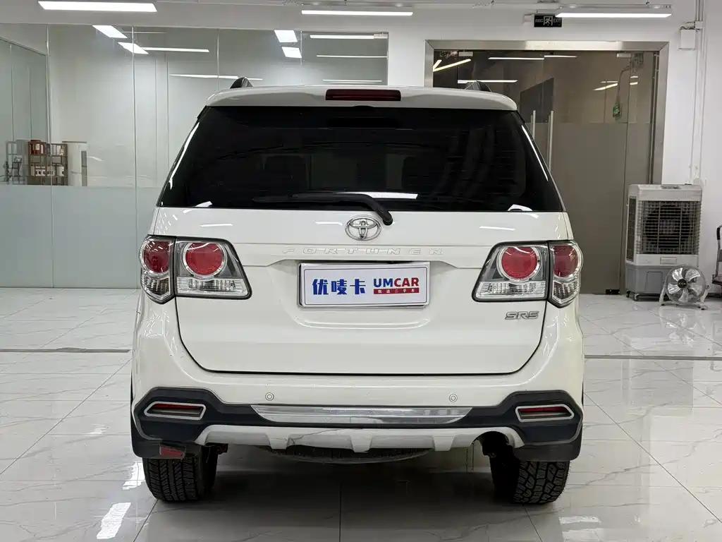 Toyota Fortuner — миниатюра 5