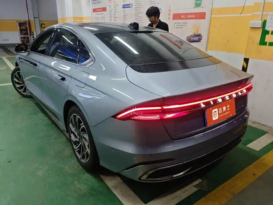 Lincoln Z 2022 i