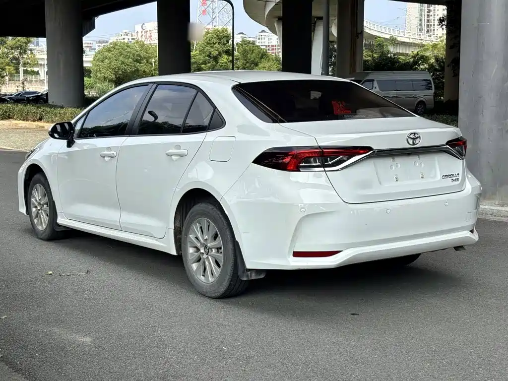 Toyota Corolla — миниатюра 5