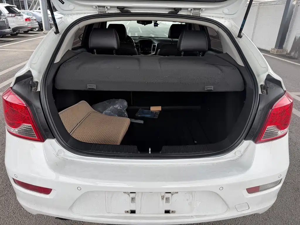 Chevrolet Cruze — миниатюра 16