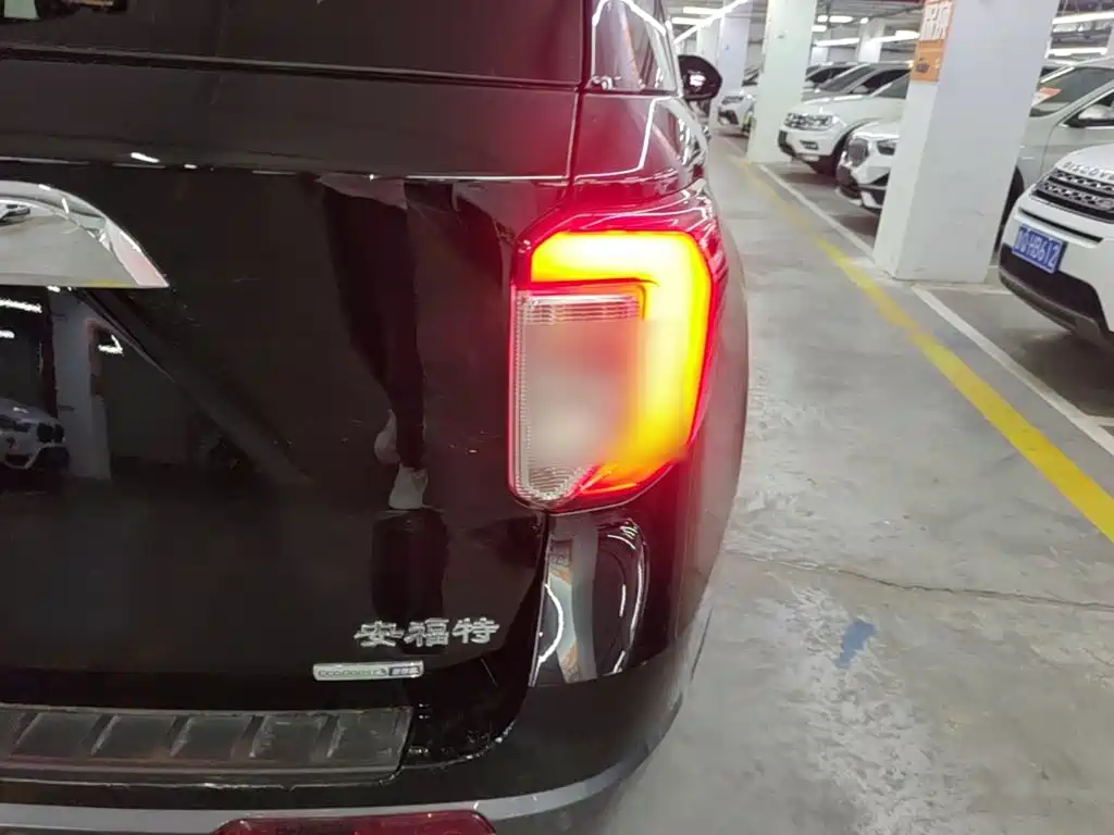 Ford Explorer — миниатюра 8