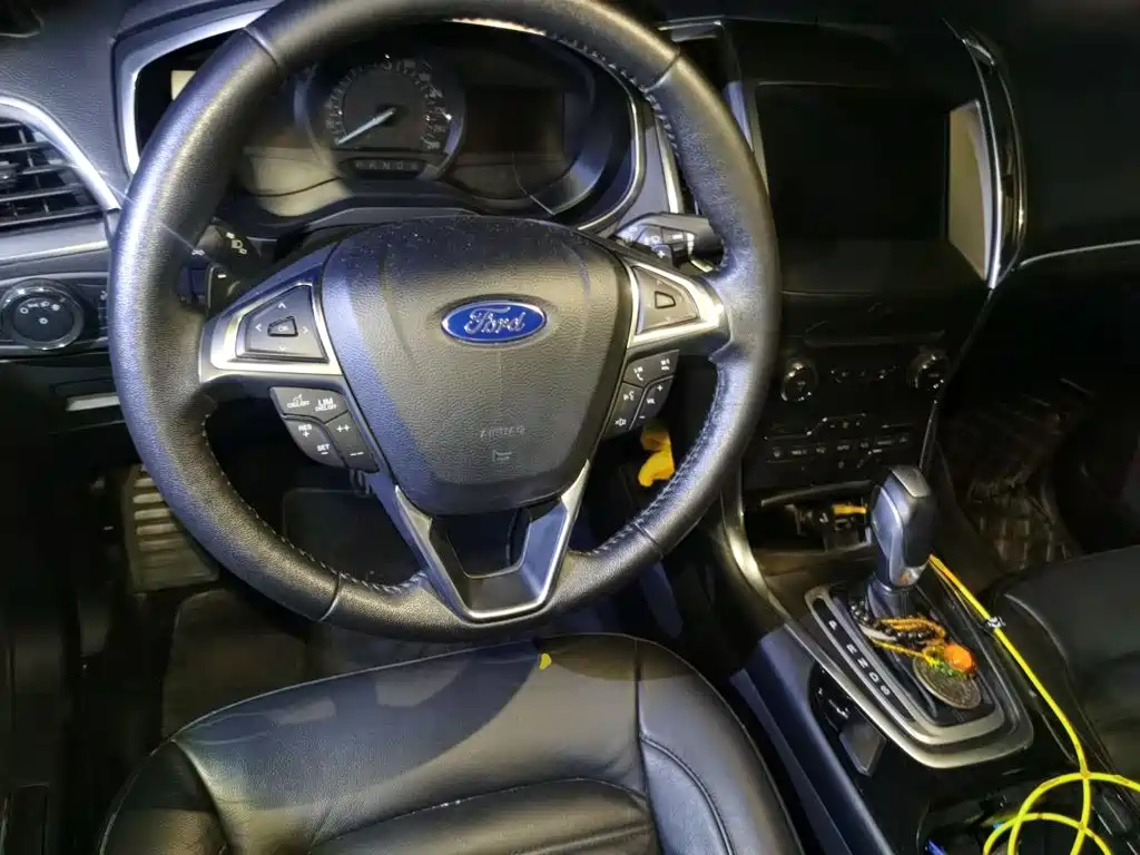 Ford Edge — миниатюра 6