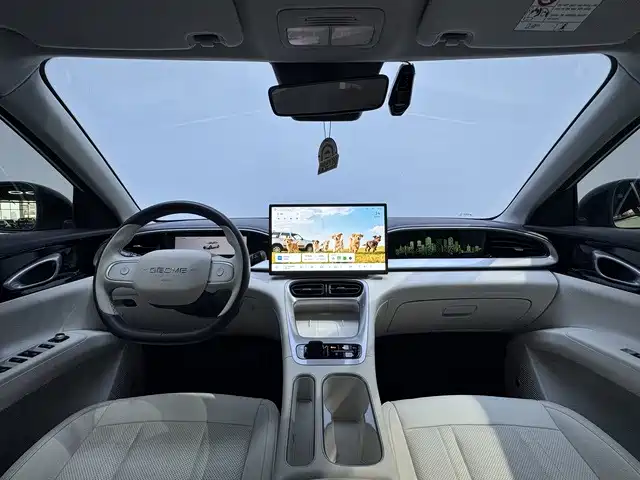 Geely Galaxy Xingyuan 2025 — фото 4