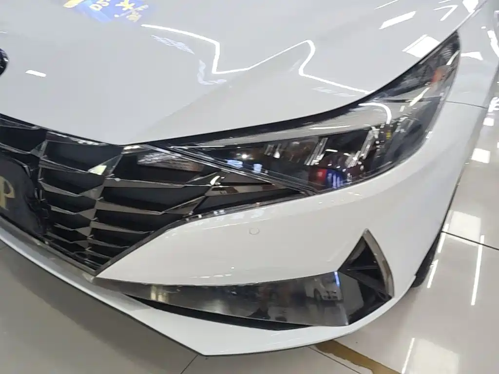 Hyundai Elantra — миниатюра 24