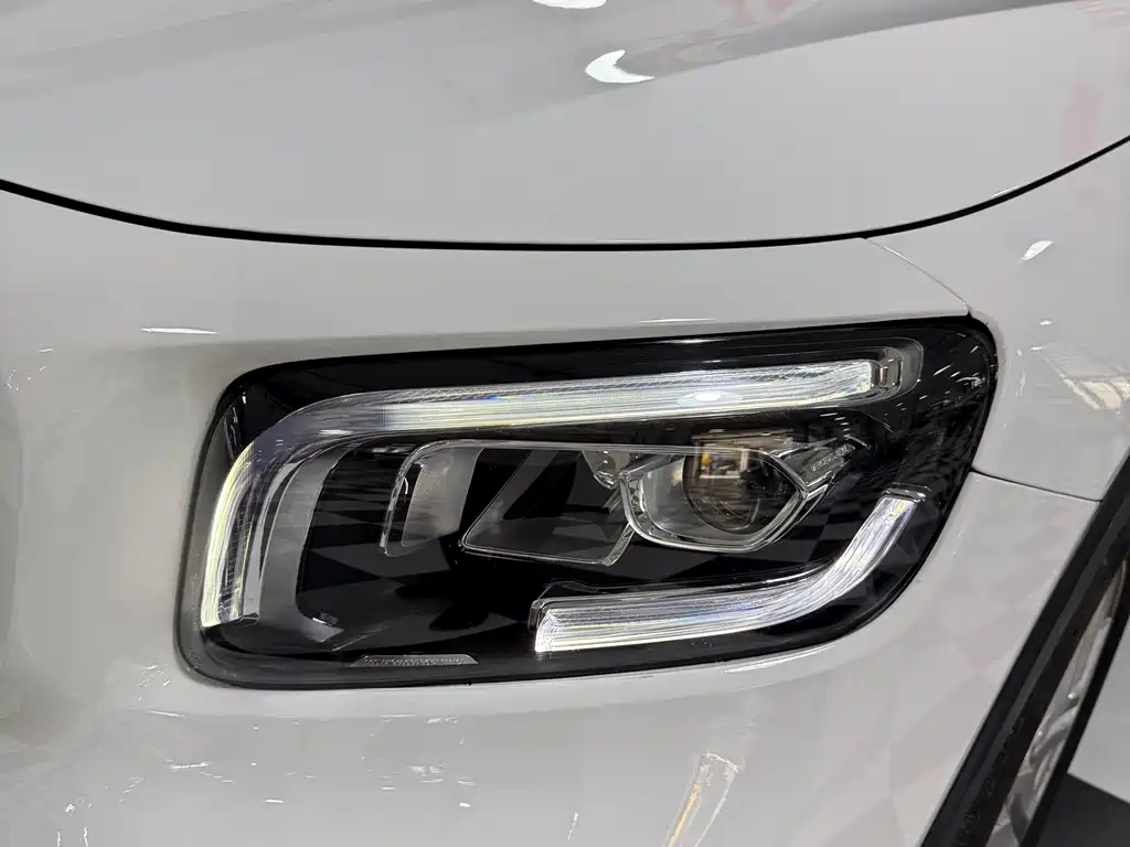 Mercedes-Benz GLB — миниатюра 13
