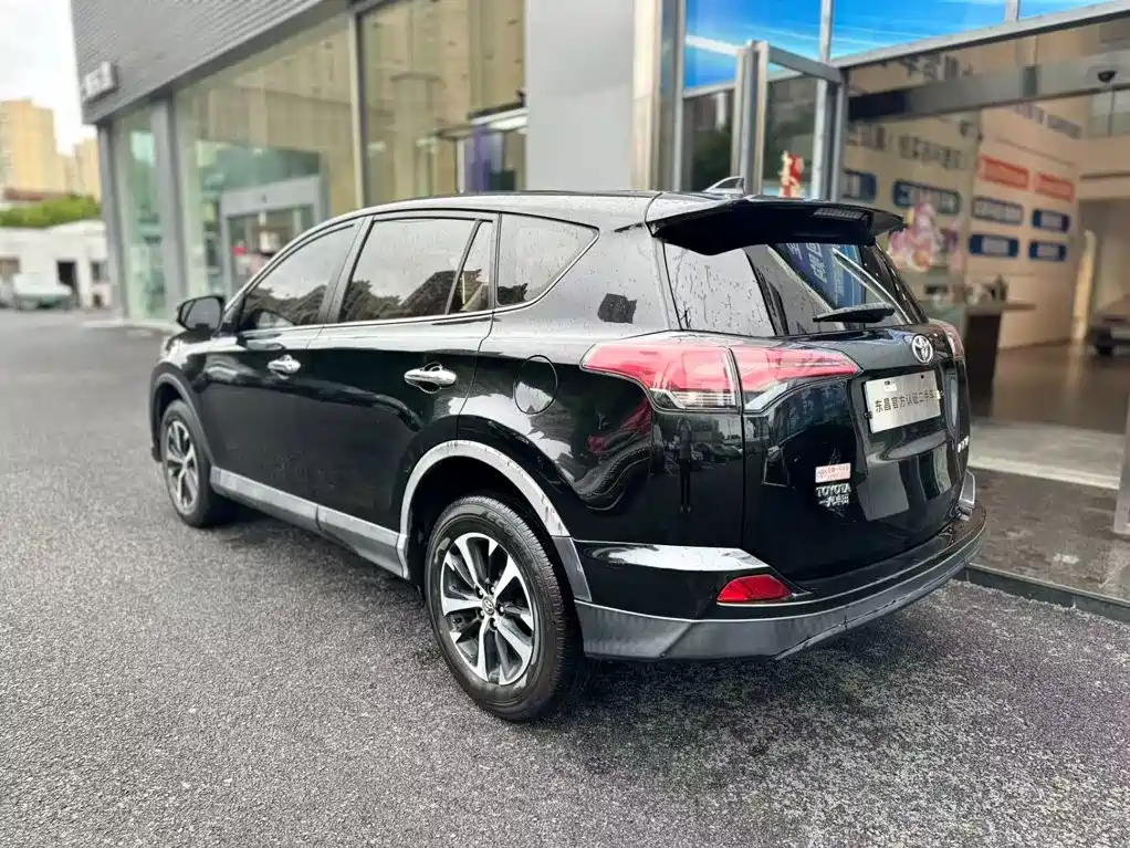Toyota RAV4 — миниатюра 2