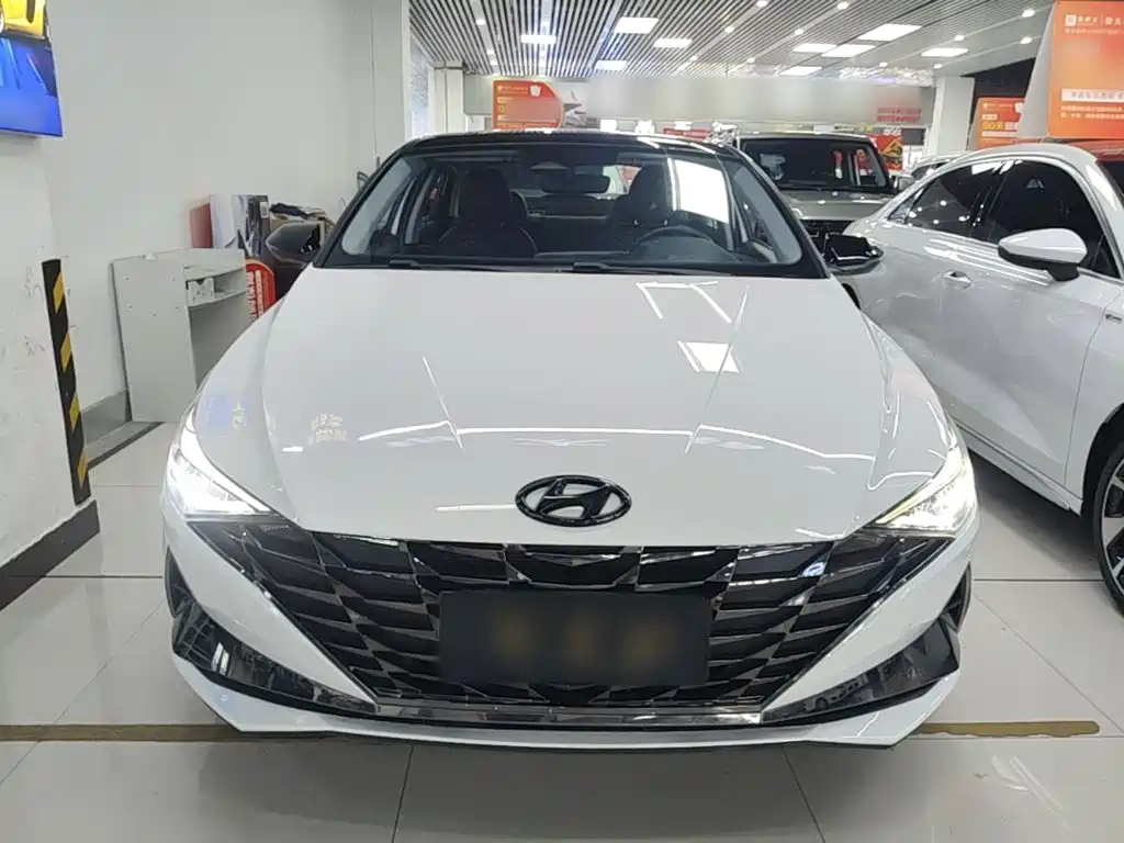 Hyundai Elantra — миниатюра 3