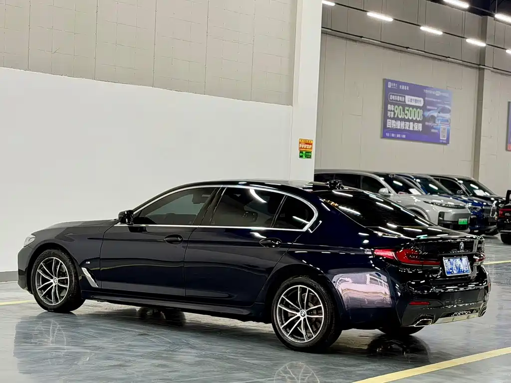 BMW 5 Series — миниатюра 12