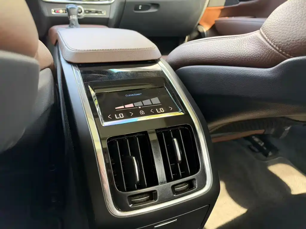 Volvo S90 — миниатюра 15